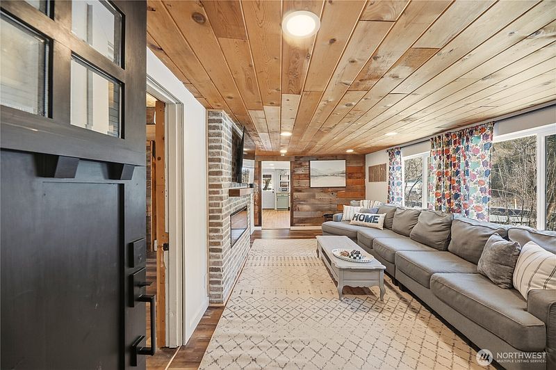 3rd image of 5552 Campbell Road