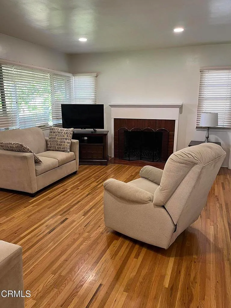 4 bed, 2.0 bath, 1700 sqft, $5,000 — Photo 3