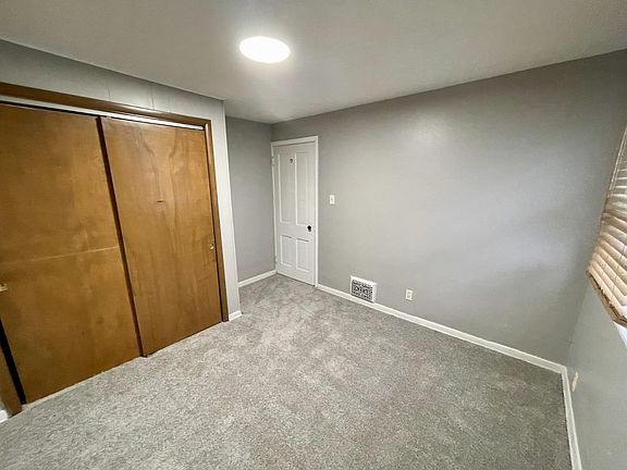 5th image of 18 Oakdale Ave Unit 2