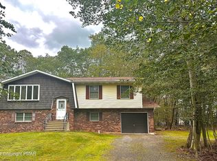 1191 Country Place Dr, Tobyhanna, PA 18466