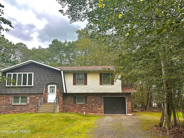 1191 Country Place Dr, Tobyhanna, PA 18466