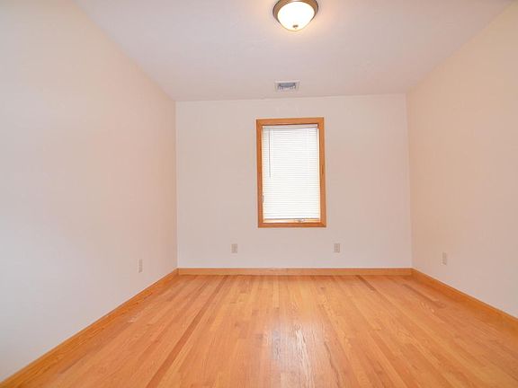 5th image of 52 Grafton St #3