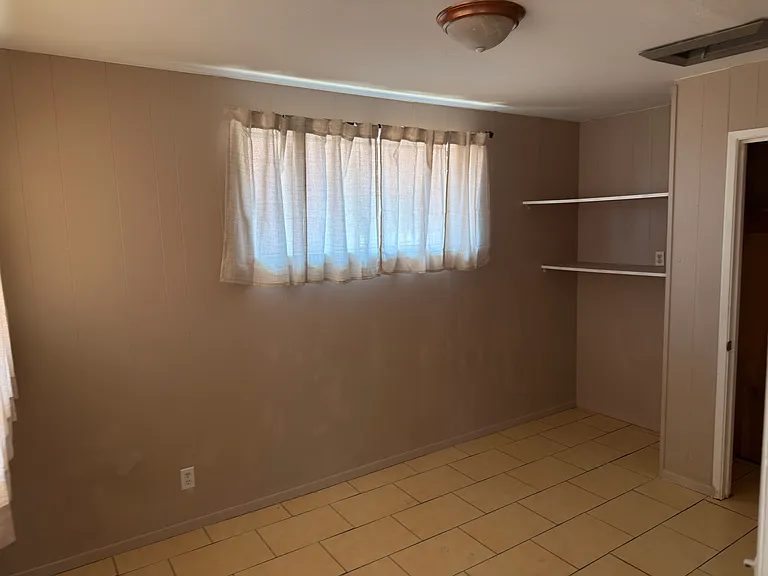 4048 W Glendale Ave — Photo 4