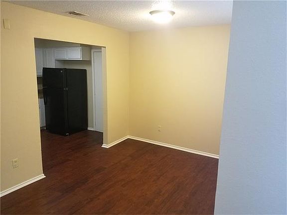 3rd image of 9524 Woodvale Dr #B