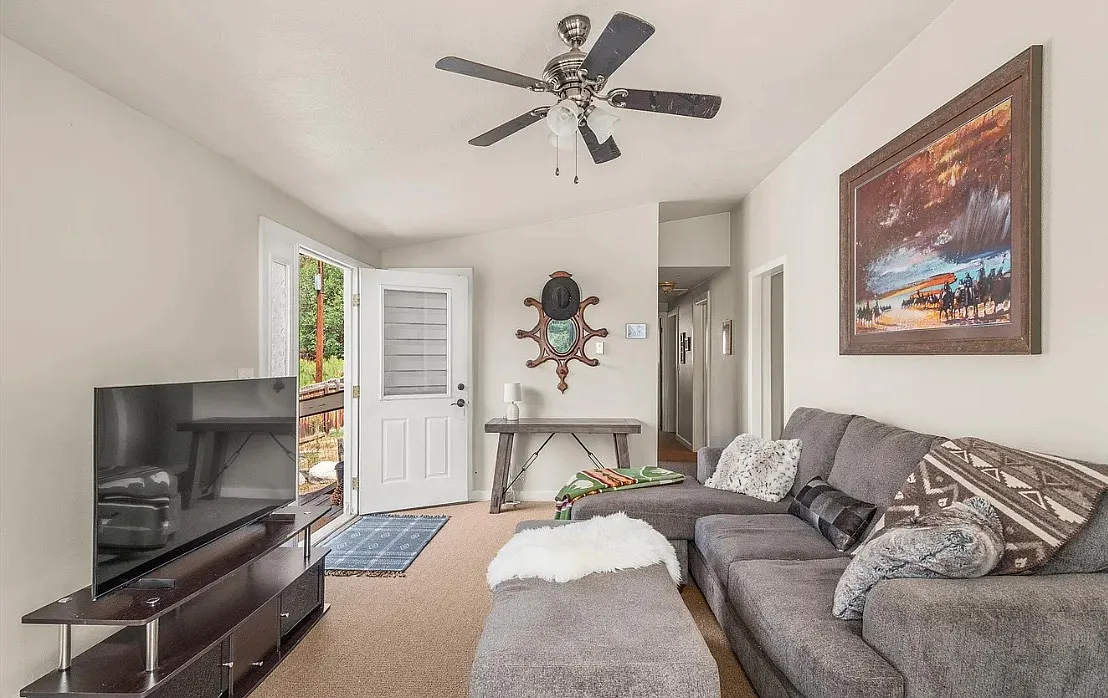 3 bed, 1152 sqft, $5,350 — Photo 3