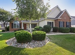 5331 White Post Ct, Bettendorf, IA 52722