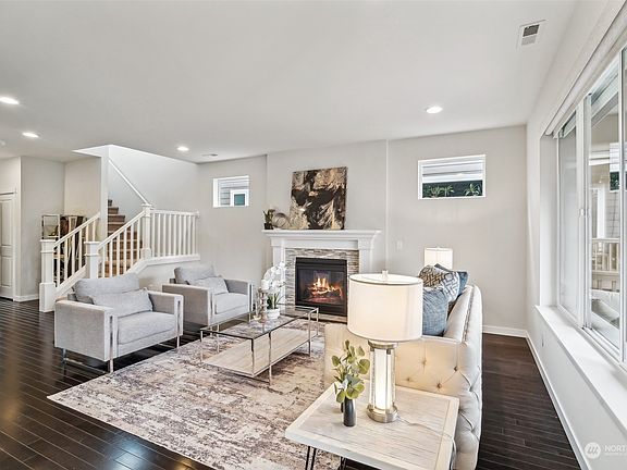 3rd image of 4937 232nd Avenue SE