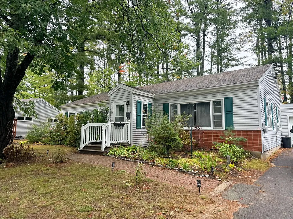 35 Intrepid St