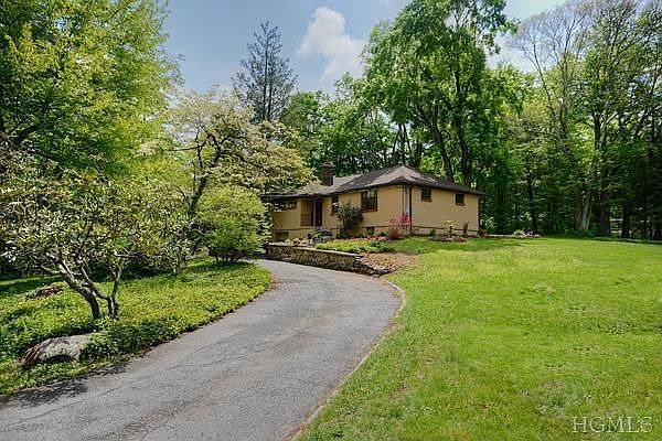 1st image of 16 Roosevelt Dr