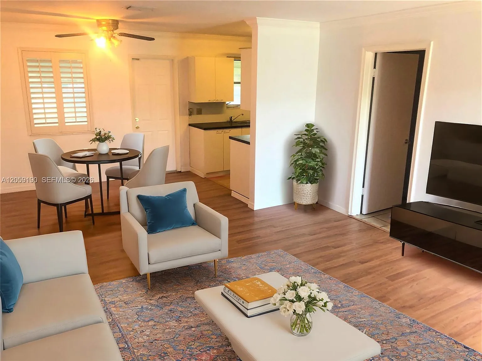 Coronet Haven Condominium — Photo 1