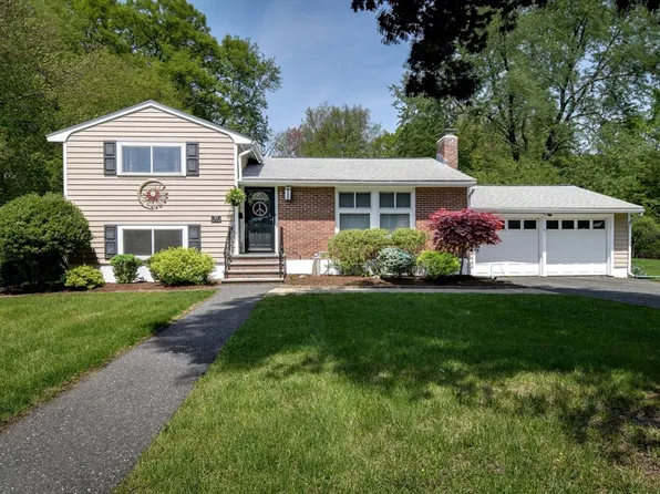 29 Little Tree Ln, Framingham, MA 01701