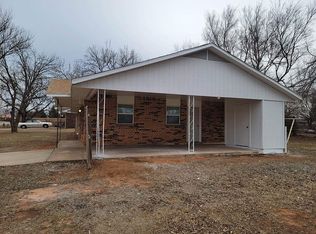 1814 Nowahy Ave, Clinton, OK 73601