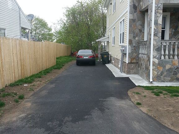 Driveway for 3 cars
