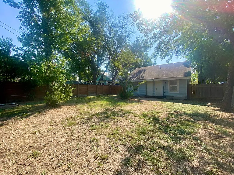 4910 Avenue H — Photo 22