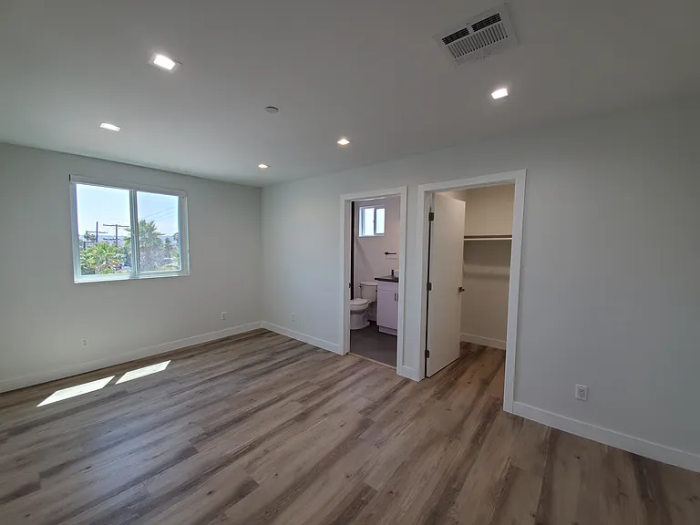 2337 Crenshaw Blvd #1/2 — Photo 14