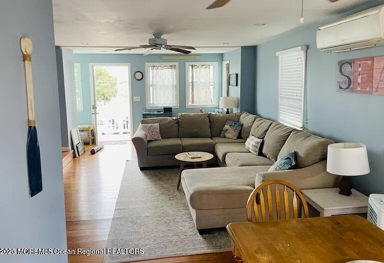 32 Beach St — Photo 4