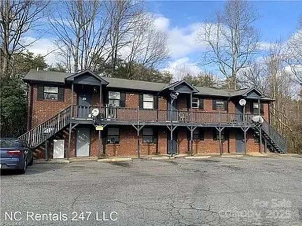 2405 Markwood Ln, Winston Salem, NC 27107