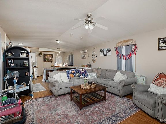 3rd image of 1532 Oak Ln