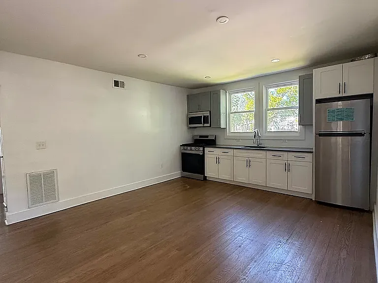 816 Essex Ave — Photo 4