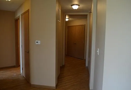 Yankton Heights Apartments — Photo 6