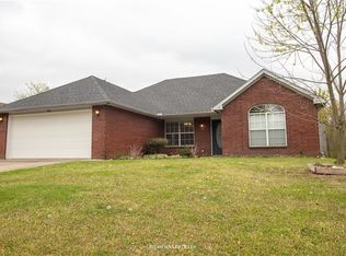 4421 W Apache Trl, Fayetteville, AR 72704
