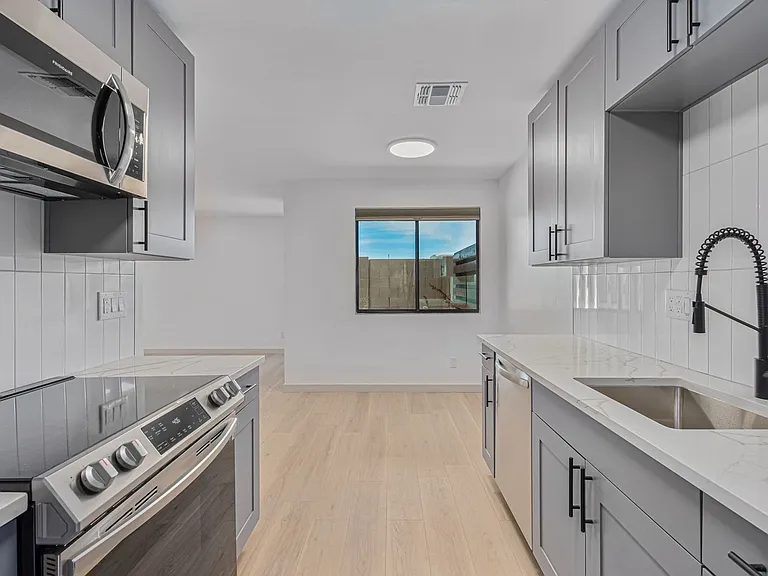 4108 E. Portland Street — Photo 4