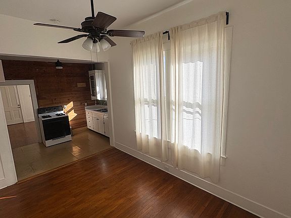 3rd image of 2616 N Flores St APT 2