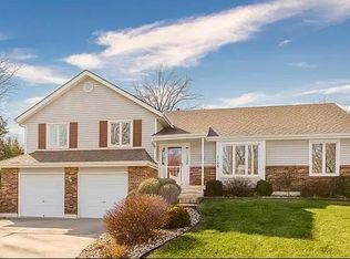1135 NE Country Lane Pl, Lees Summit, MO 64086