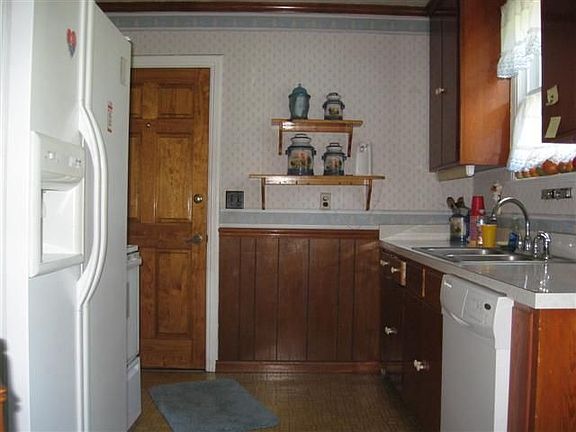 3rd image of 47 Jay St