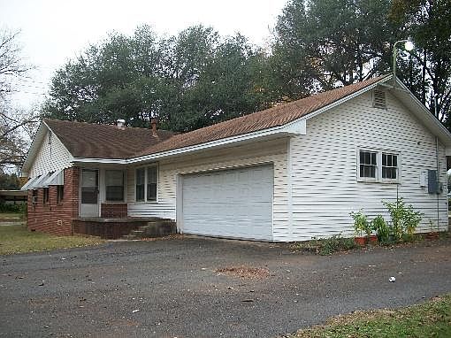 3rd image of 602 E 1st St