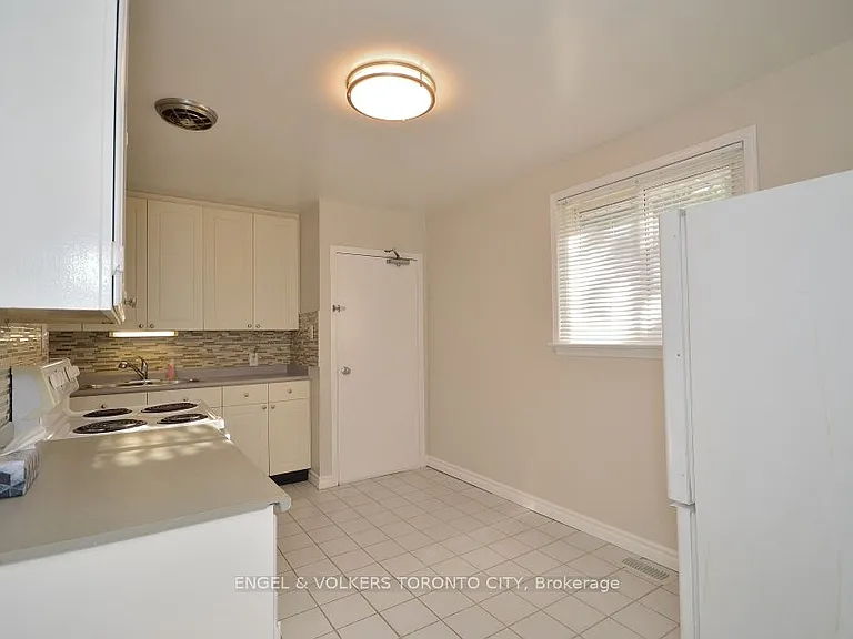 158 Cherrywood Dr #UPPER — Photo 6