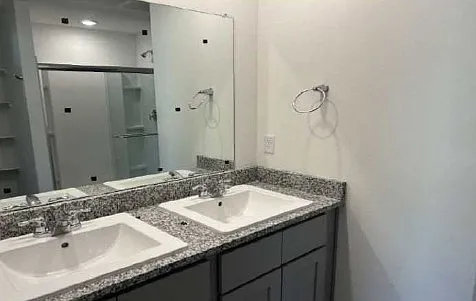 4 bed, 1727 sqft, $1,950 — Photo 1