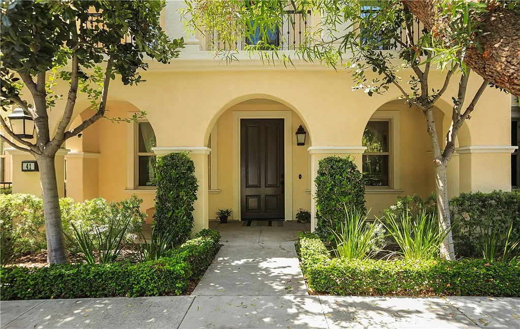 2 bed, 1.5 bath, 1129 sqft, $3,750 — Photo 1