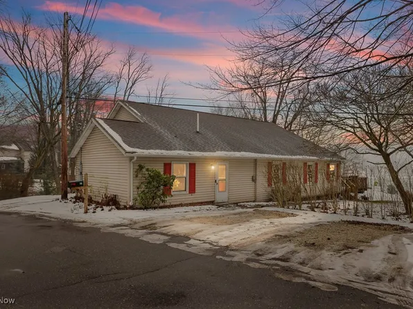 81 Cherry Dr NW, North Canton, OH 44720