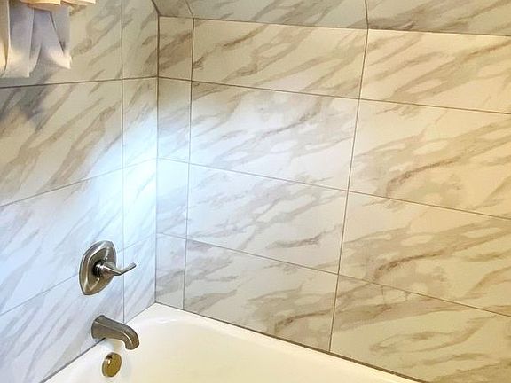 5th image of 411 Bond St #4