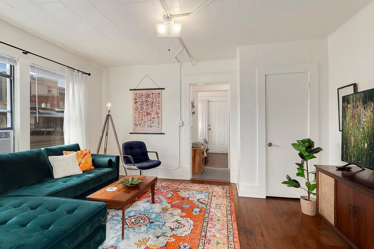 2 bed, 1.0 bath, 796 sqft, $2,250 — Photo 2