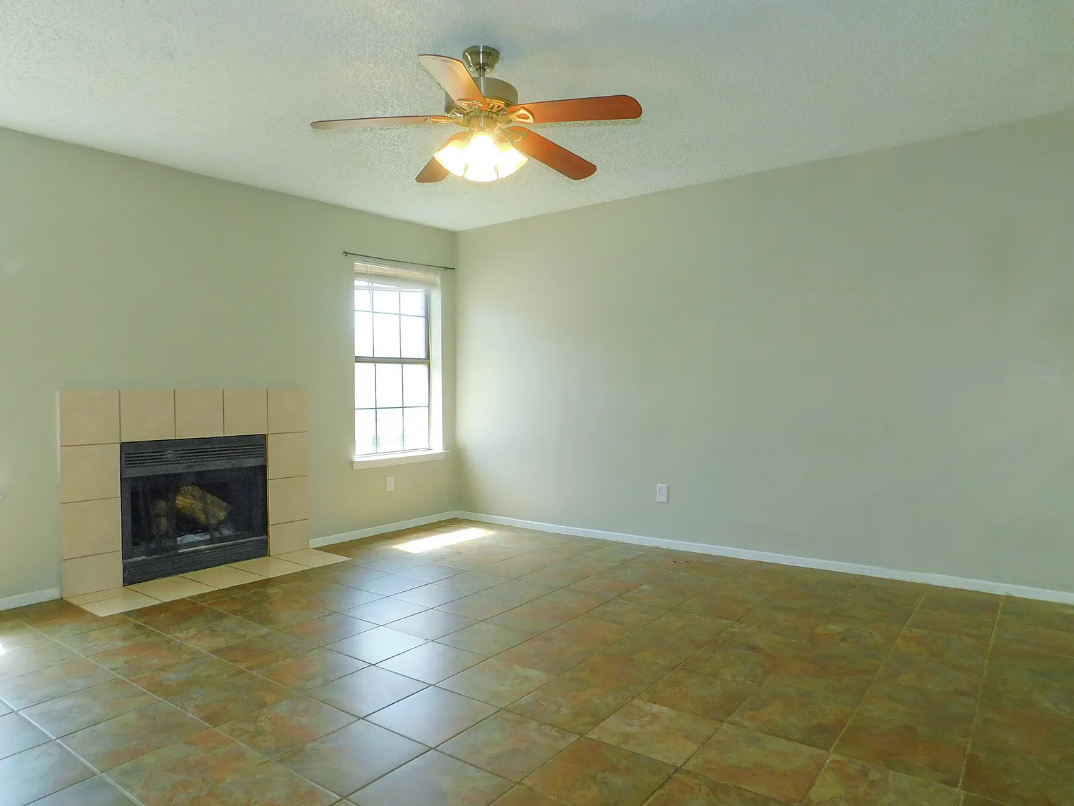 2 bed, 2.5 bath, 1102 sqft, $1,395 — Photo 3