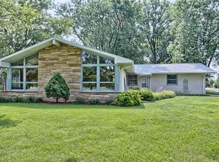 1804 Lake Dr, Mahomet, IL 61853
