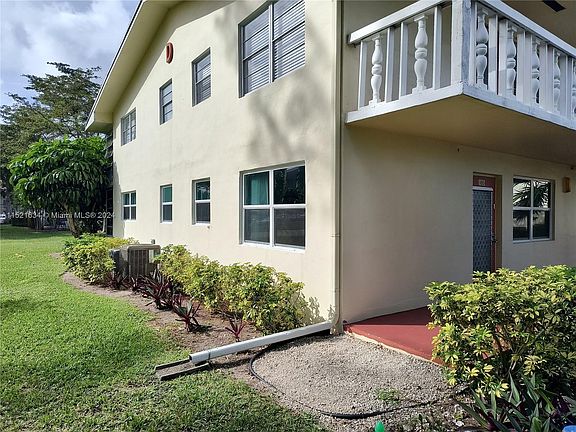 2nd image of 185 Durham Cir #185-D