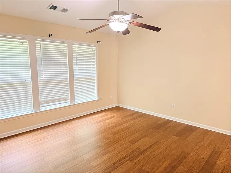 2380 Fairlie Dr — Photo 11