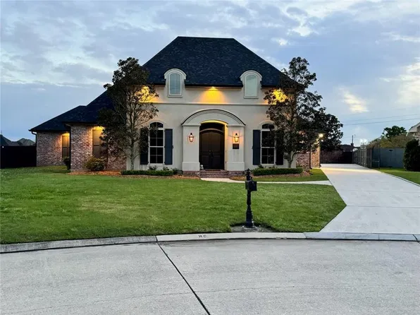 107 Iris Ct, Belle Chasse, LA 70037