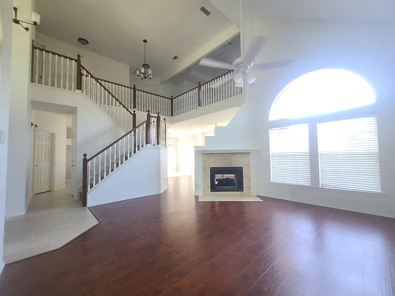 2217 Sky Harbor Dr — Photo 2
