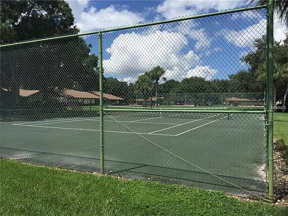 3rd image of 653 Oak Hill Cir