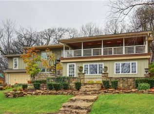 262 Apache Trail West St, Shawnee, KS 66217