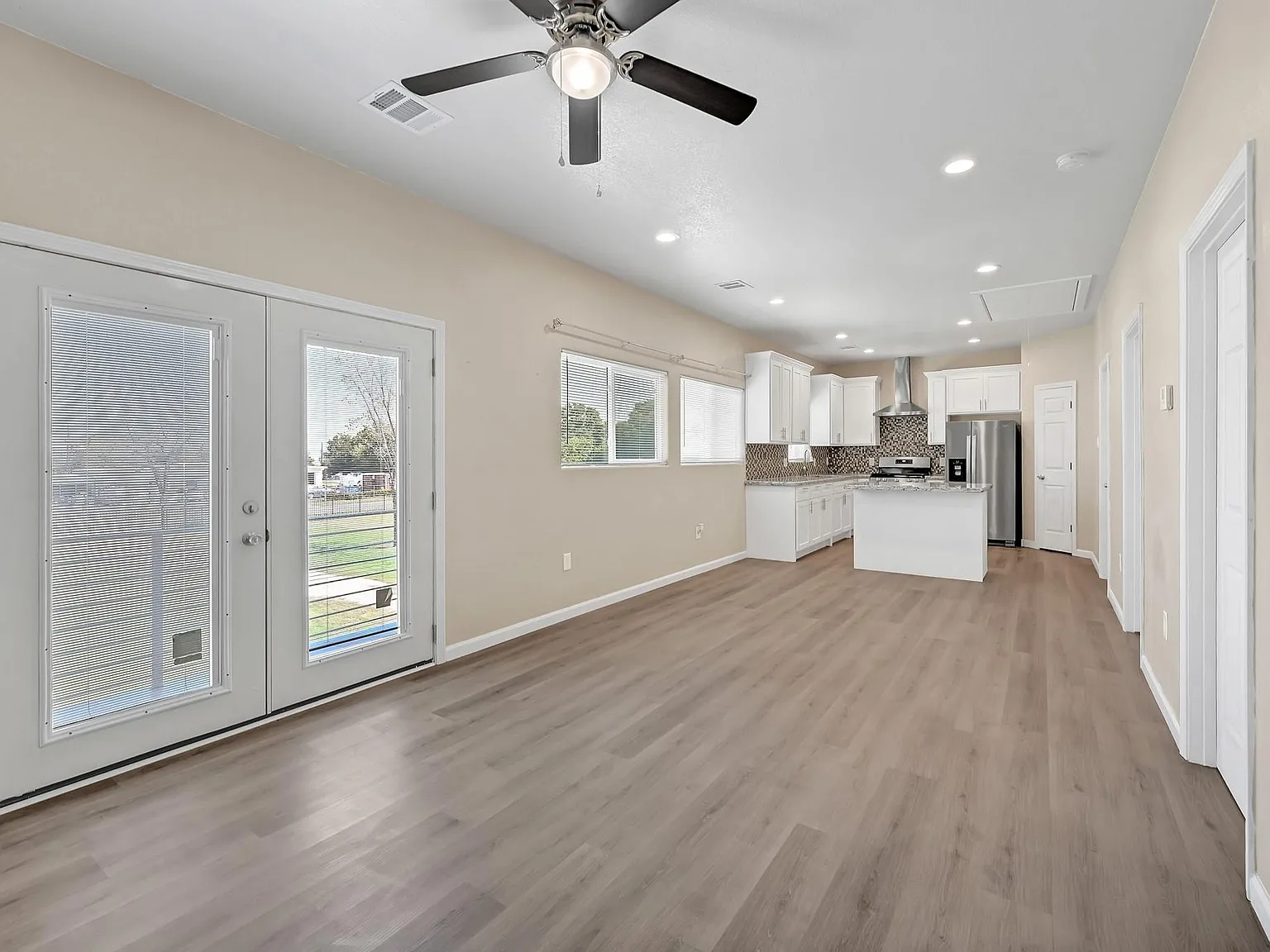 2 bed, 1.0 bath, 1100 sqft, $1,500 — Photo 4