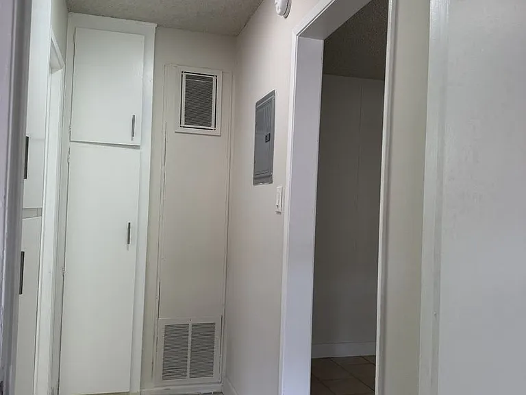 Maison De Michelle Apartments — Photo 10