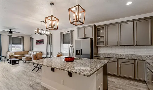 5 bed, 3913 sqft, $3,650 — Photo 4