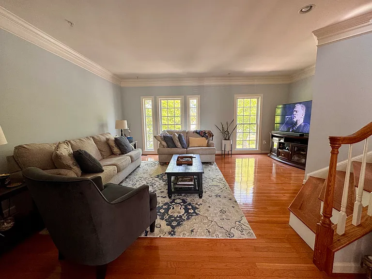 3670 Carriage Hill Dr — Photo 6
