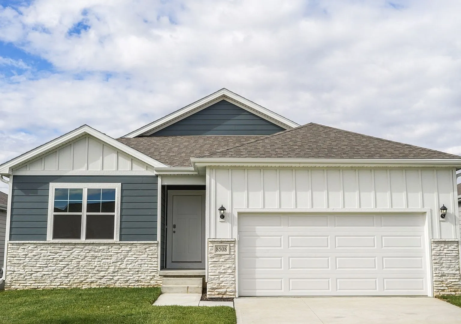 Charming 3BR House in Bennington — Photo 1