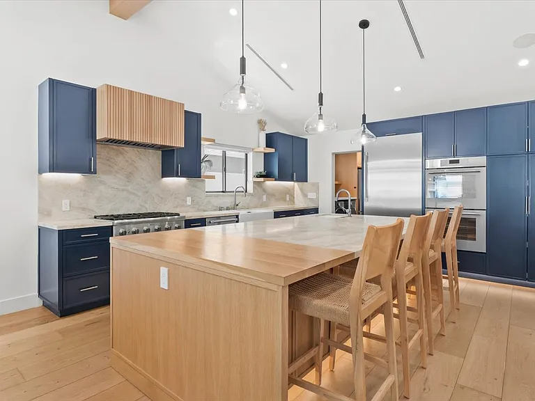 5748 Vesper Ave #1 — Photo 9
